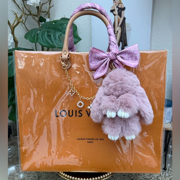 Louis Vuitton Handbags - 🩷🤍Louis Vuitton XL gift bag Tote🩷🤍